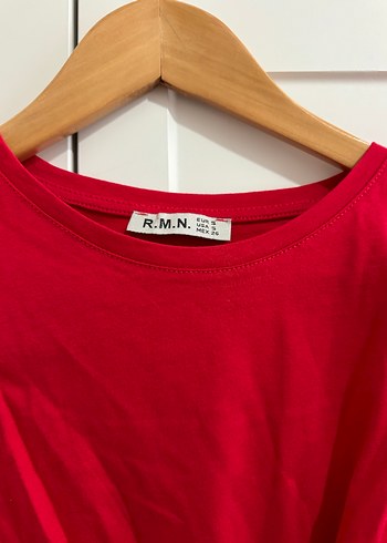 Düğmeli Kırmızı Kısa Kollu Kadın Tişört - Görsel 2