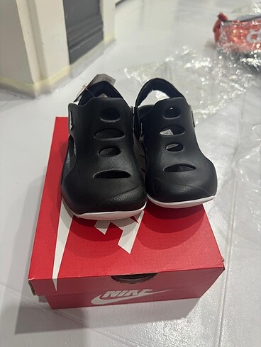 25 Beden siyah Renk Nike çocuk sandalet