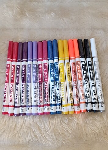 Renkli eyeliner