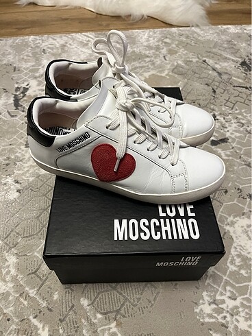 love moschino beyaz sneakers