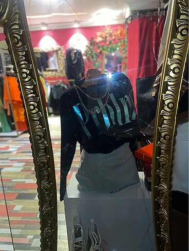 Crop sweatshirt