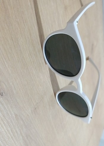 Beyaz Minimalist Yuvarlak Kadın Güneş Gözlüğü - Görsel 2