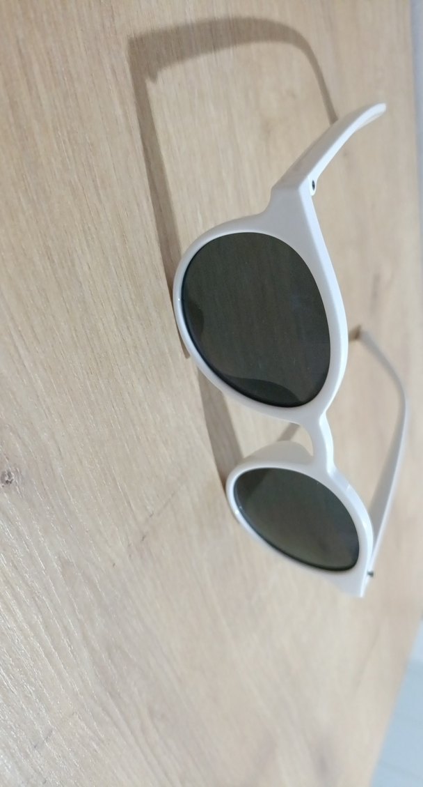 Beyaz Minimalist Yuvarlak Kadın Güneş Gözlüğü - Görsel 2