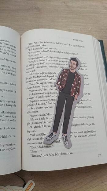 Beden Renk YALANCILAR VE YABANCILAR EMRE GÜL CİLTLİ POSTERLİ İMZALI
