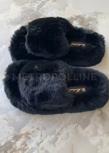 39 Beden Tüylü Peluş Ev Terliği - Siyah