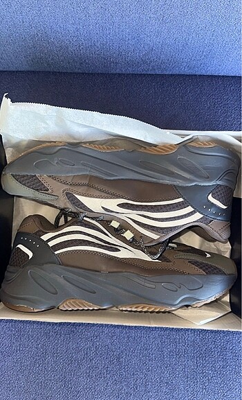 Adidas Yeezy Boost 700 v2 Geode