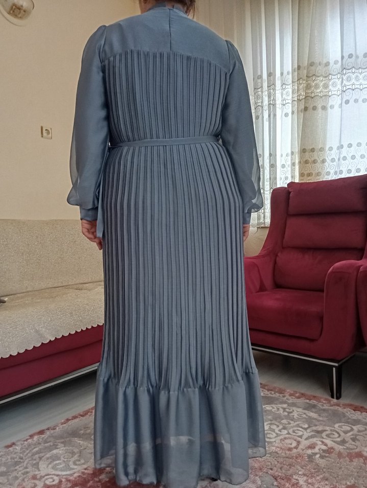 Gri Piliseli Uzun Kadın Elbise - Görsel 2