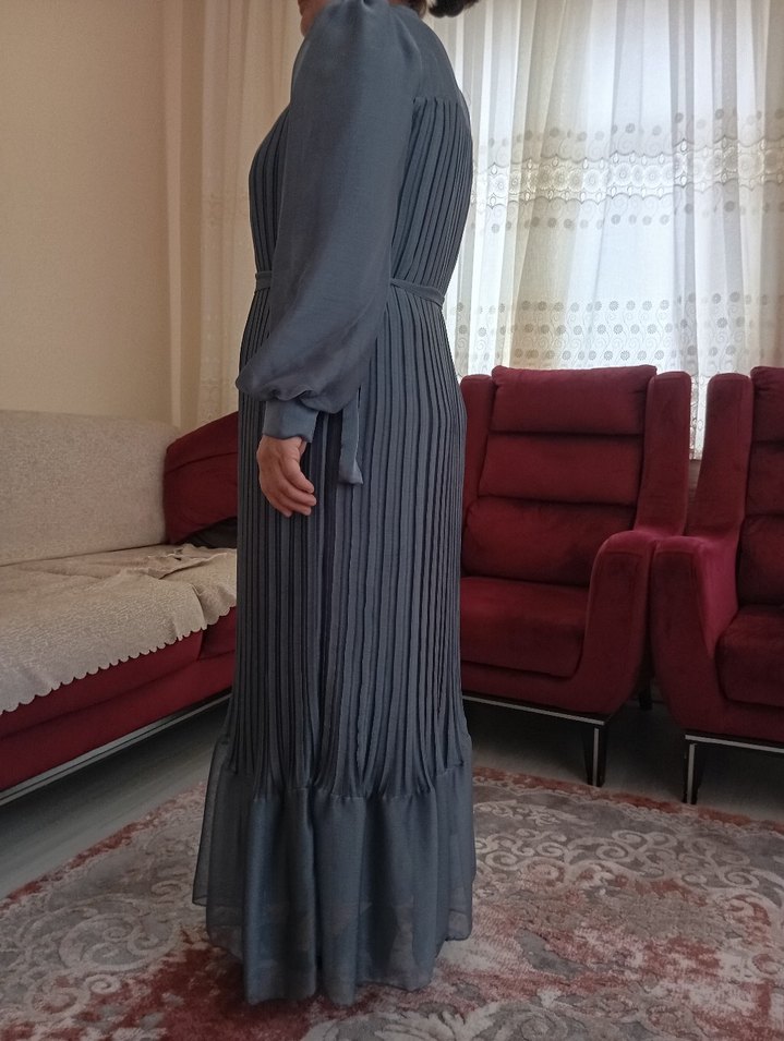 Gri Piliseli Uzun Kadın Elbise - Görsel 3