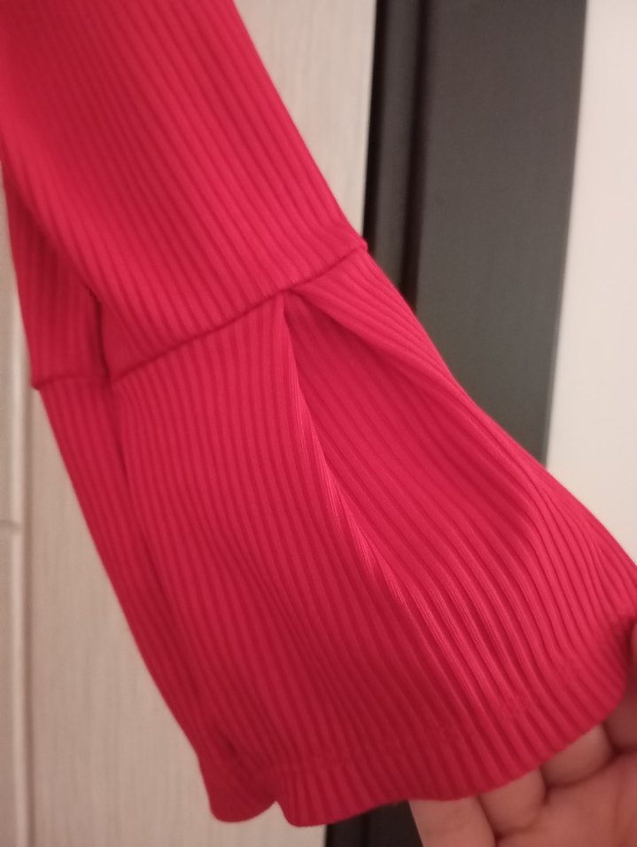 Kırmızı V Yaka Kadın Bluz - Görsel 3