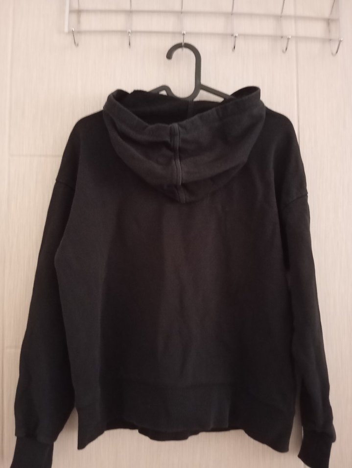 Siyah Kapüşonlu Baskılı Kadın Sweatshirt - Görsel 3