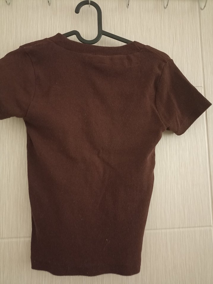 Kahverengi Süet V Yaka Kadın Tişört - Görsel 2