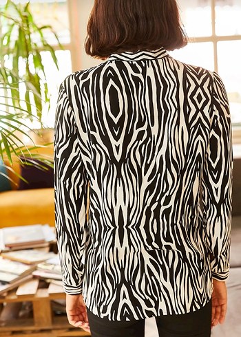 Trendyol & Milla Zebra Desenli Siyah Kadın Gömlek