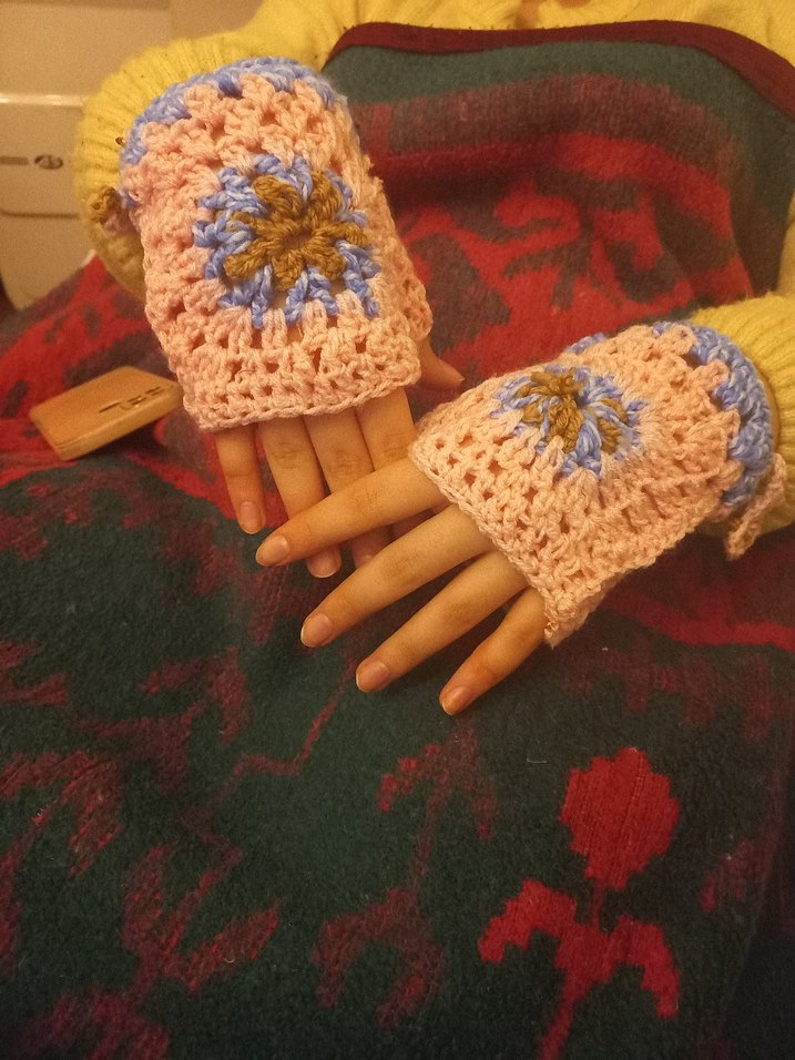 Renkli Örgü Kadın Eldivenleri - Görsel 2