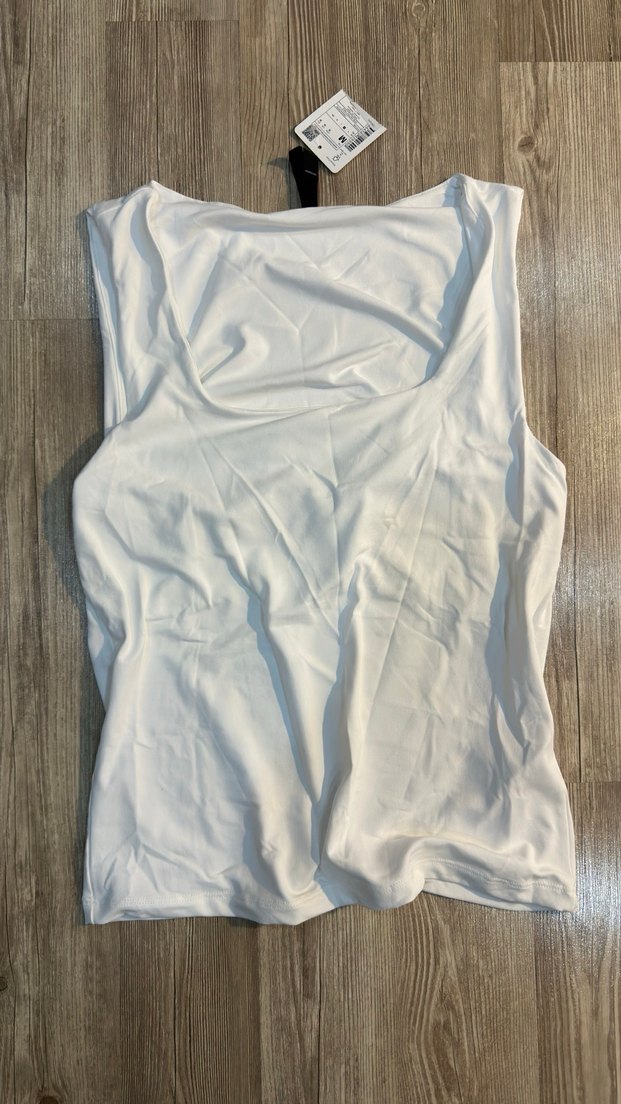 Kare yaka beyaz askılı bluz - Görsel 2