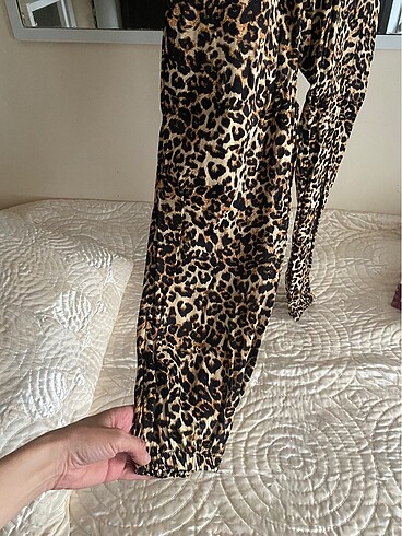 m Beden Saten leopar pantolon
