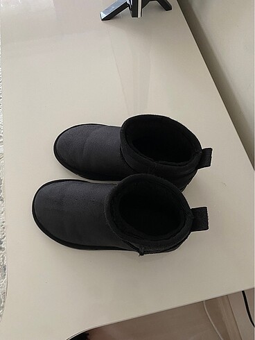 ugg bot