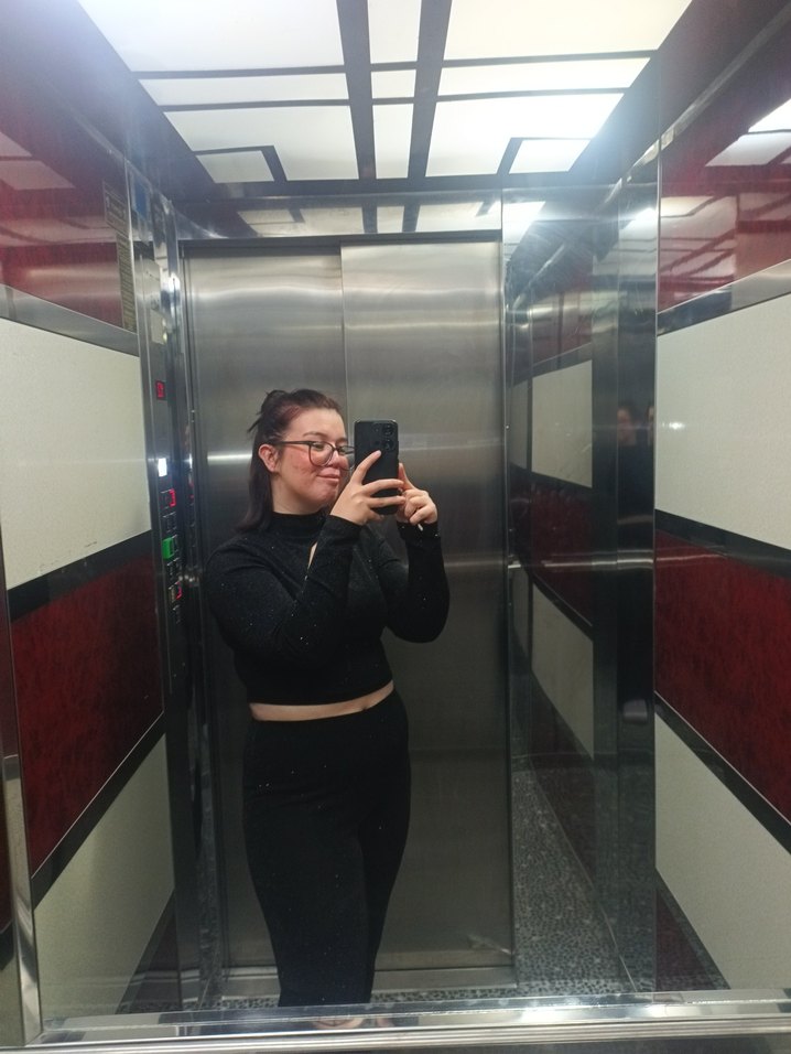 Siyah Yüksek Yakalı Transparan Uzun Kollu Kadın eşofman - Görsel 2