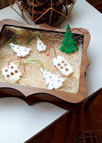 Beyaz Ahşap Ev ve Ağaç Dekorları 5 adet fiyatıdır - Görsel 3