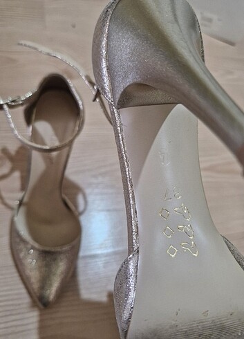 37 Beden Stiletto