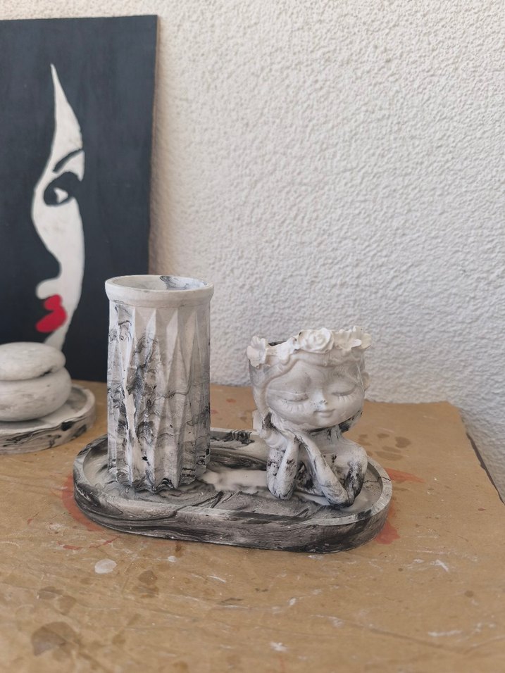 Gri Beyaz Seramik Figür ve Vazo Seti - Görsel 4