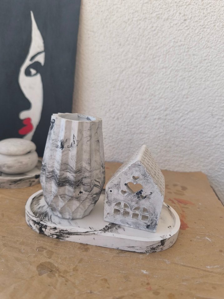 Gri Beyaz Seramik Figür ve Vazo Seti - Görsel 3