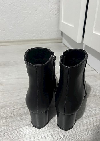 Diğer Siyah Fermuarlı Topuklu Kadın Bot