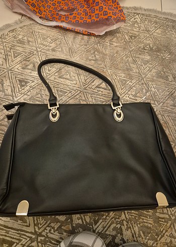 Siyah Parlak Deri Kadın İş Çantası - Görsel 2