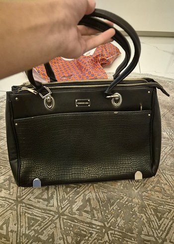 Siyah Parlak Deri Kadın İş Çantası - Görsel 3