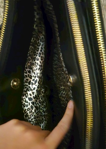 Siyah Parlak Deri Kadın İş Çantası - Görsel 4