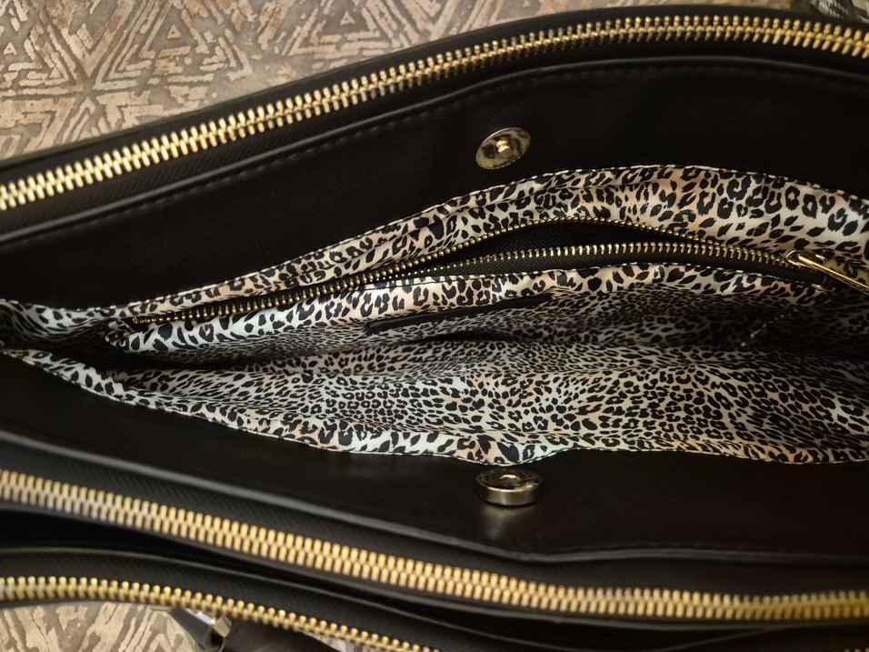 Siyah Parlak Deri Kadın İş Çantası - Görsel 5