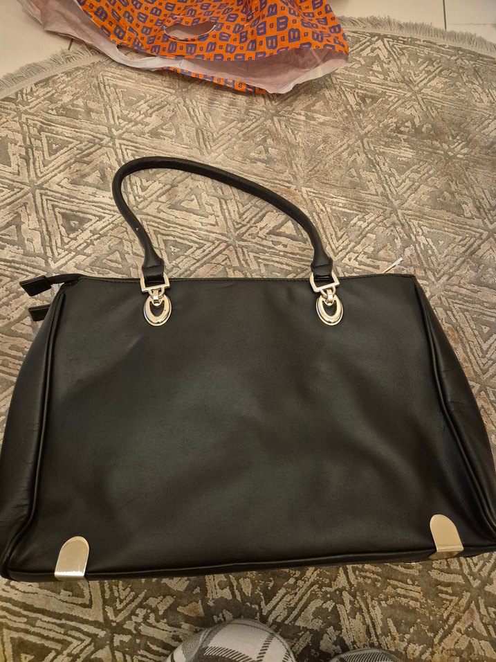 Siyah Parlak Deri Kadın İş Çantası - Görsel 2