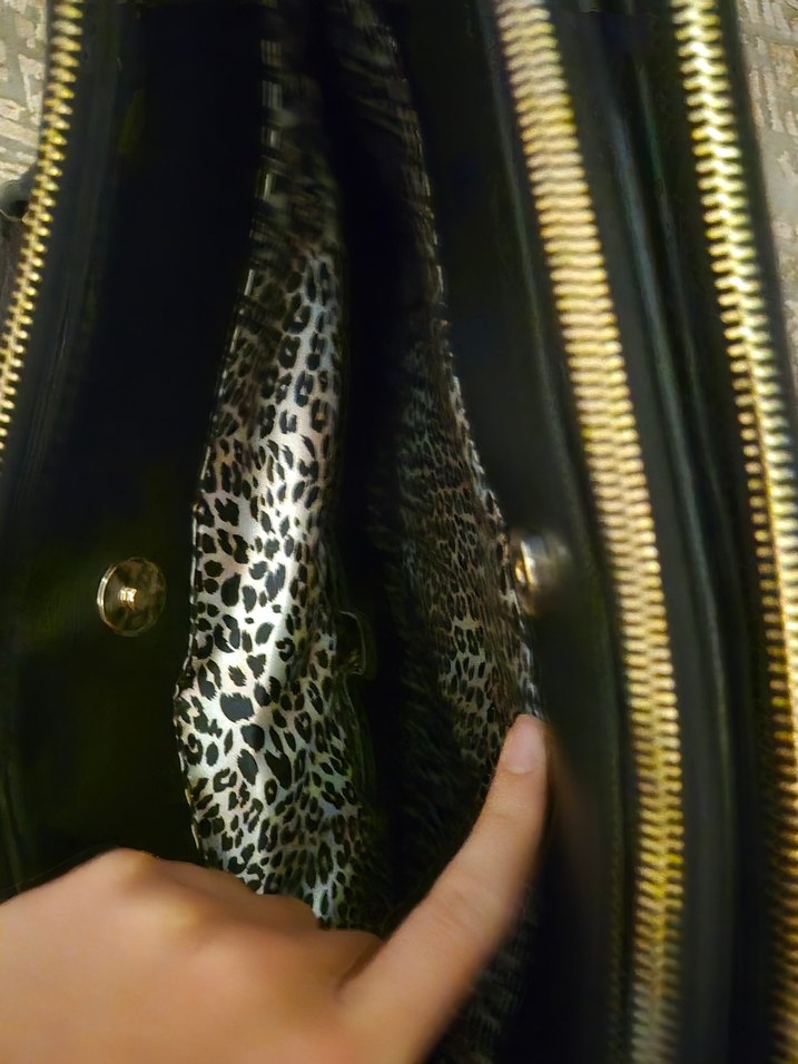 Siyah Parlak Deri Kadın İş Çantası - Görsel 4