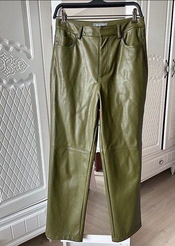 Kadın Parlak Haki Deri Midi Şort - Görsel 2