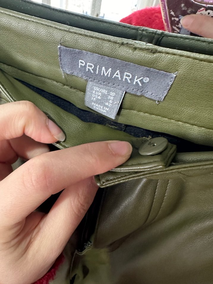 Kadın Parlak Haki Deri Midi Şort - Görsel 4