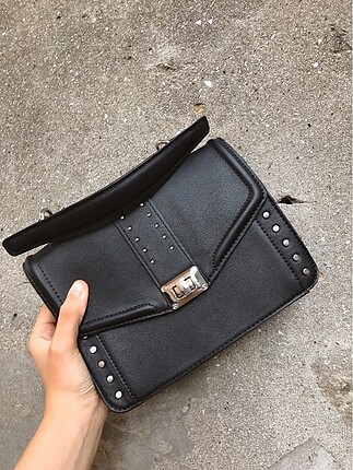Yeni stradivarius siyah çanta