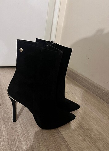 39 Beden Bot nine west