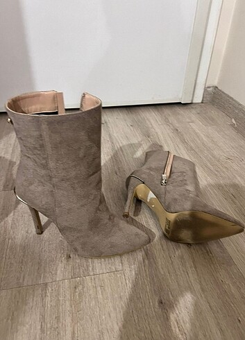 39 Beden Nine west bot 