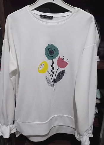s Beden beyaz Renk Çiçek Desenli, Fırfırlı Beyaz Kadın Sweatshirt