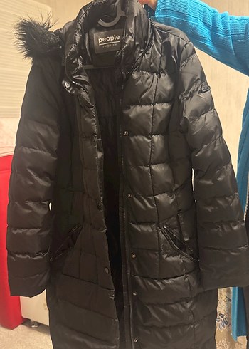 Fabrika Sehir Stiline Siklik Siyah Kapusonlu Uzun Sisme Mont