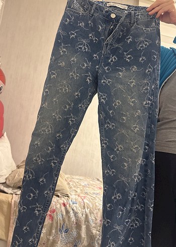 Bershka Mavi Cicek Desenli Rahat Kesim Jean
