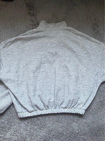 m Beden gri Renk Bershka crop sweat