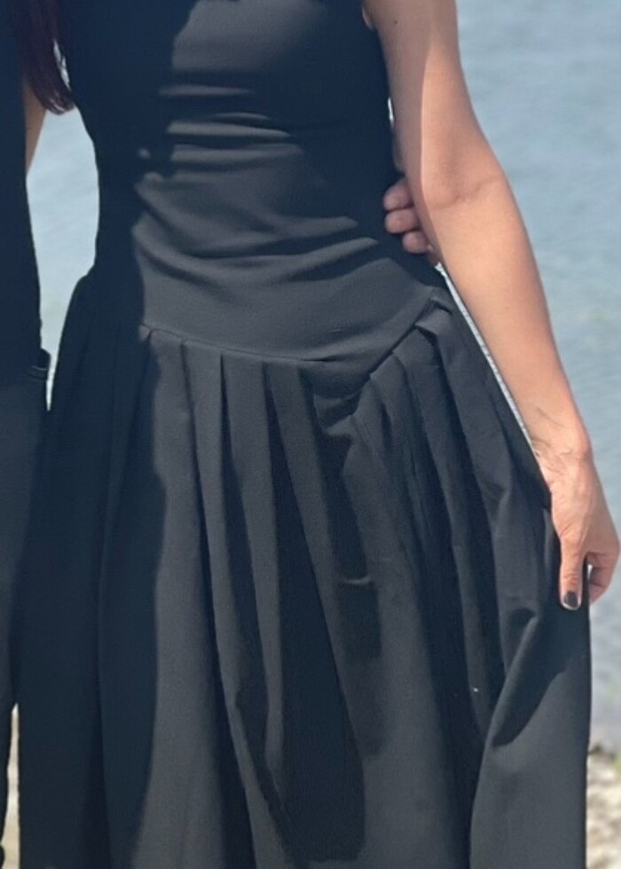 Kayık yaka pileli elbise - Görsel 2