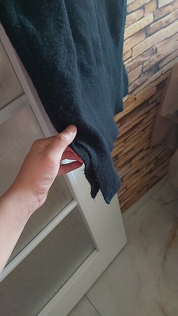 Boğazlı yırtmaçlı  siyah elbise - Görsel 3