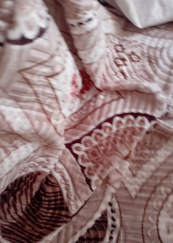 Beden Açık Bordo Batik Desenli halı örtusu