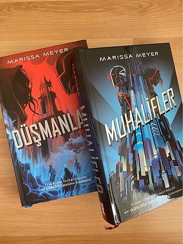 Muhalifler Serisi, Muhalifler - Düşmanlar, Marissa Meyer, Dex Ya