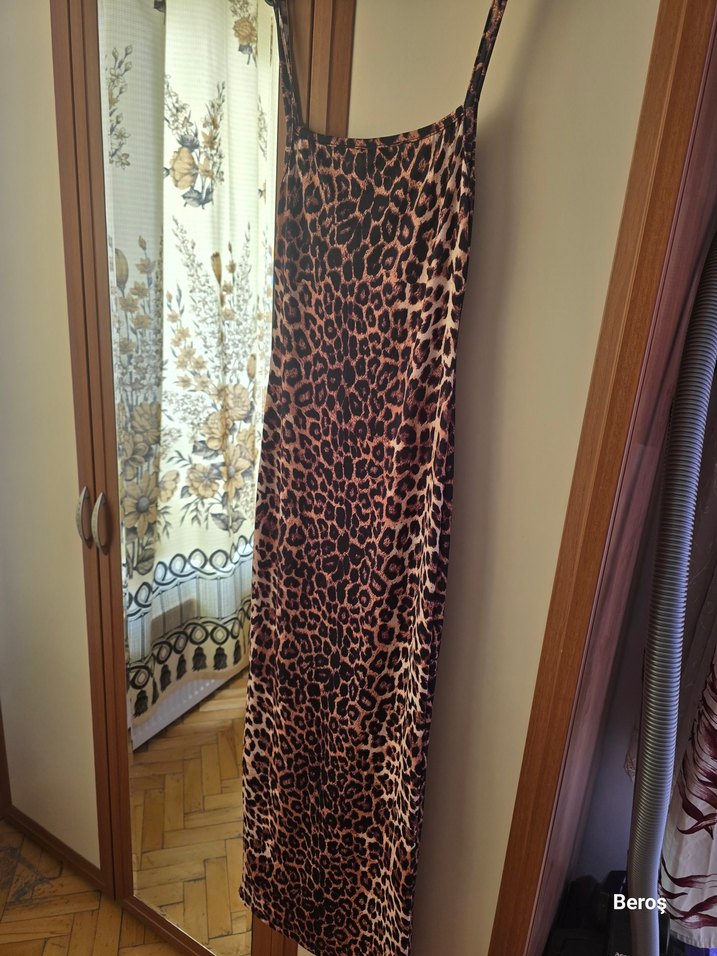 Leopar Desenli Uzun Askılı Elbise 1 DEFA GİYİLDİ - Görsel 3