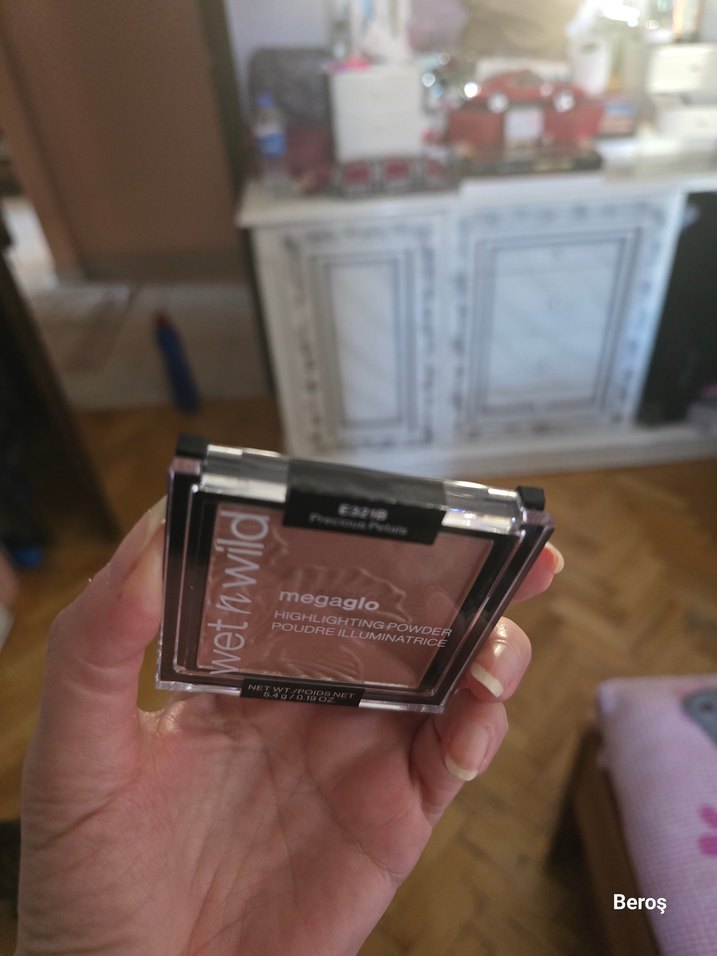 Wet n Wild Megaglo Aydınlatıcı Pudra Beige - Görsel 3