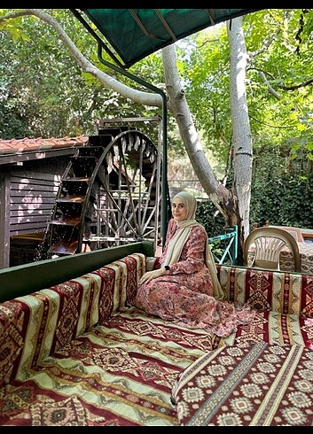 Çiçekli elbise