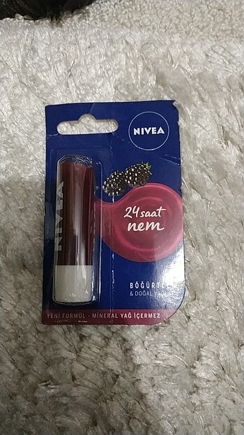 Nivea böğürtlen dudak bakım kremi