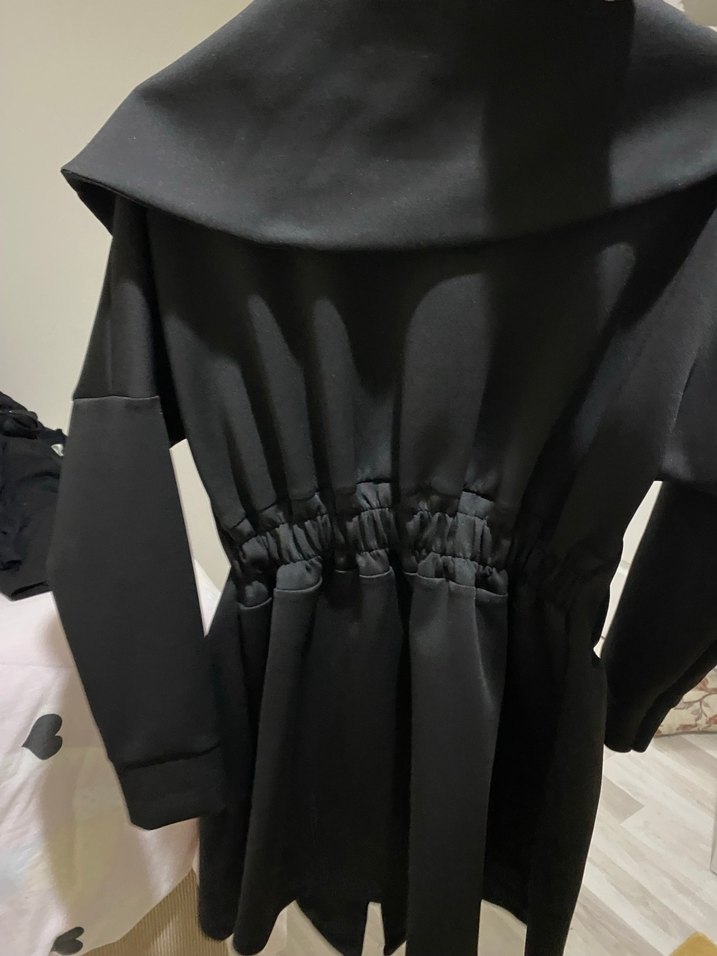 Düğmeli Siyah lastik detay ceket - Görsel 3